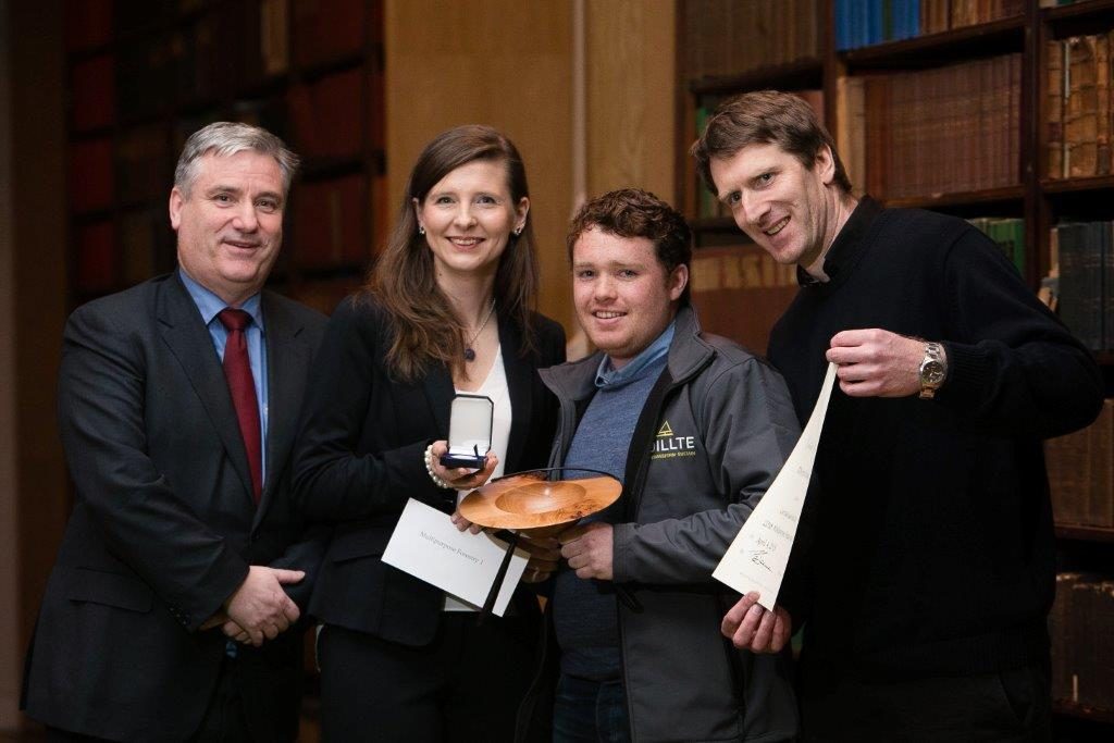 Picture of Coillte staff with RDS forestry award